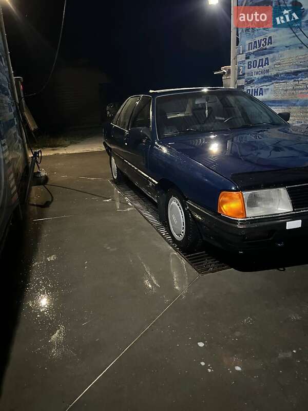 Седан Audi 100 1990 в Шепетівці