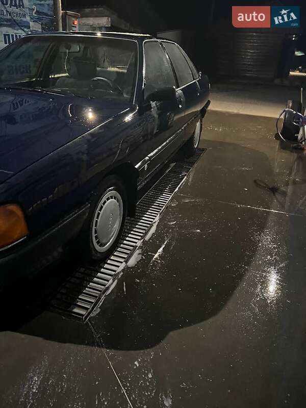 Седан Audi 100 1990 в Шепетівці