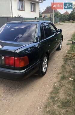 Седан Audi 100 1993 в Мукачевому