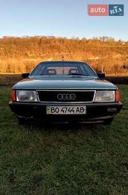 Седан Audi 100 1983 в Чемеровцах