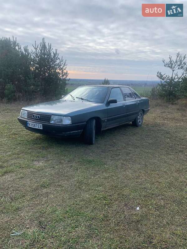 Седан Audi 100 1990 в Дубно