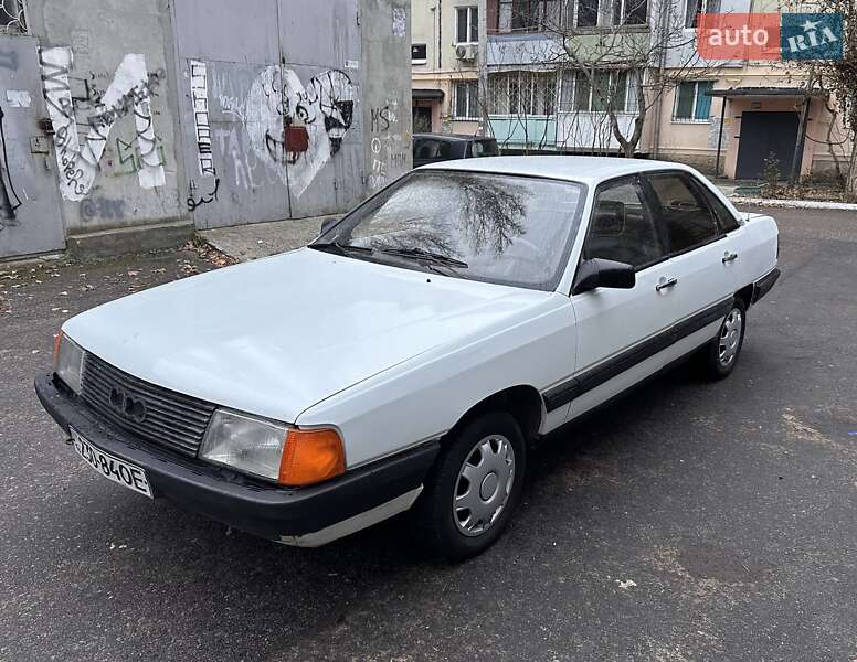 Седан Audi 100 1987 в Одессе