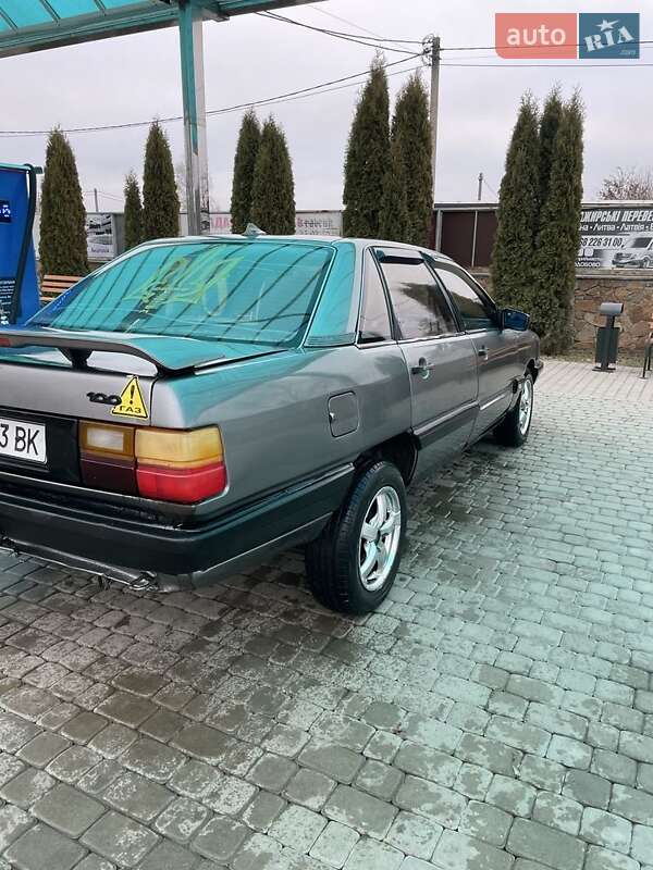 Седан Audi 100 1986 в Березному