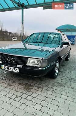 Седан Audi 100 1986 в Березному