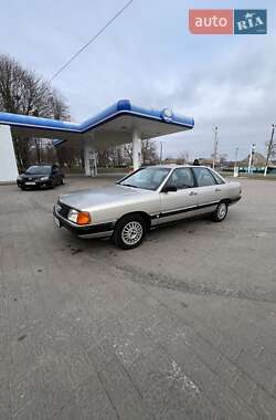 Седан Audi 100 1988 в Ладижині