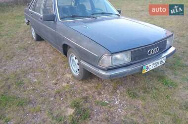 Седан Audi 100 1982 в Дубні