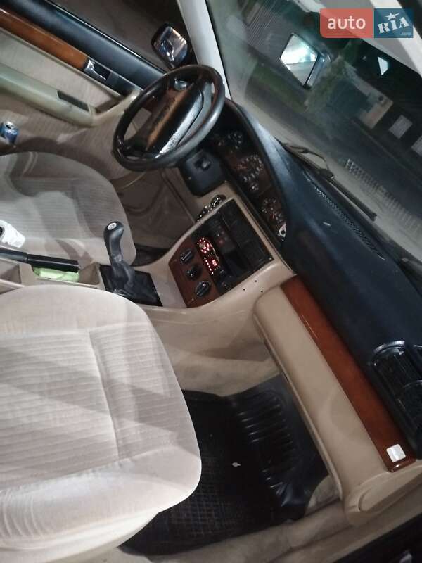 Седан Audi 100 1991 в Старокостянтинові