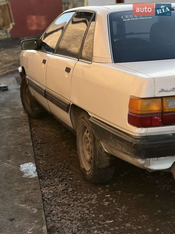 Седан Audi 100 1988 в Хмільнику