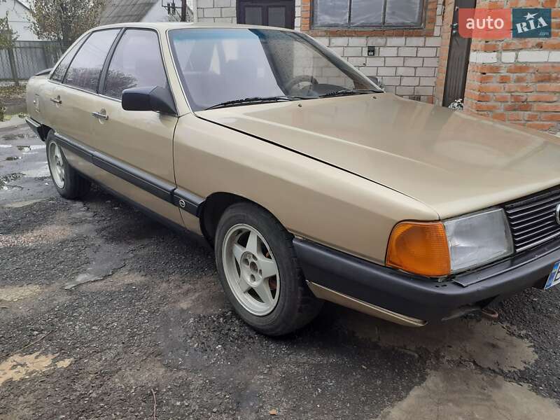 Седан Audi 100 1987 в Лубнах