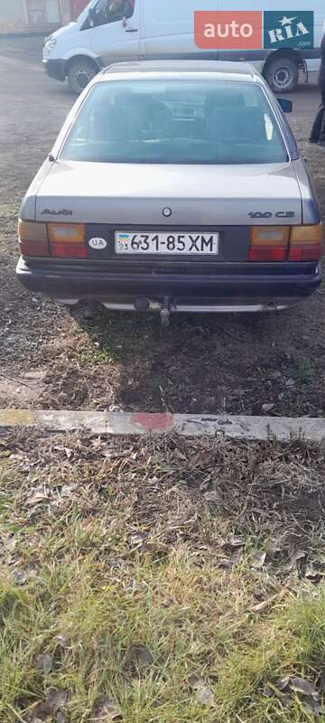 Седан Audi 100 1986 в Кельменцах