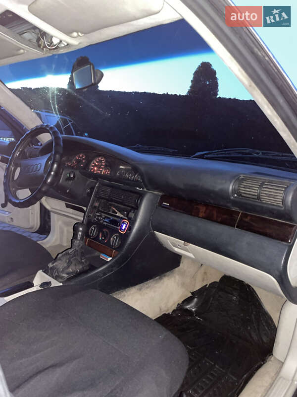 Седан Audi 100 1991 в Долине