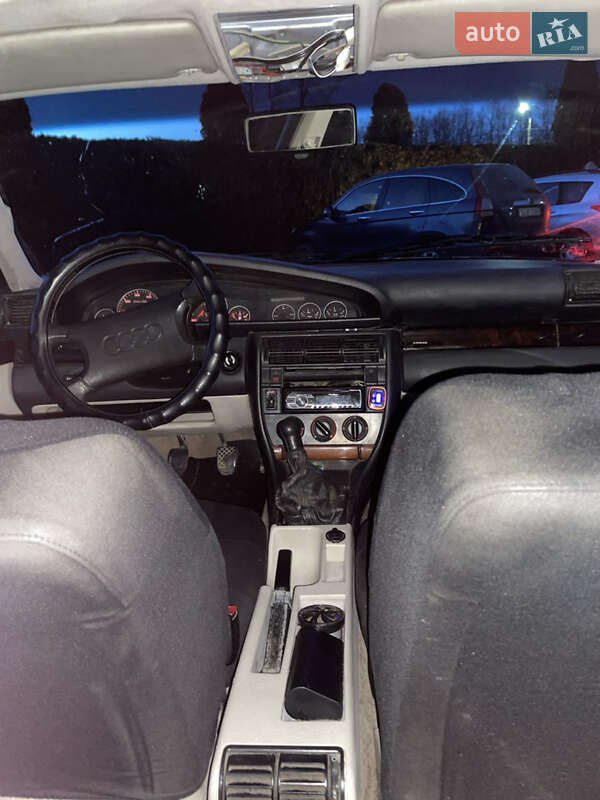 Седан Audi 100 1991 в Долине