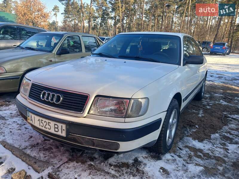 Седан Audi 100 1993 в Обухове
