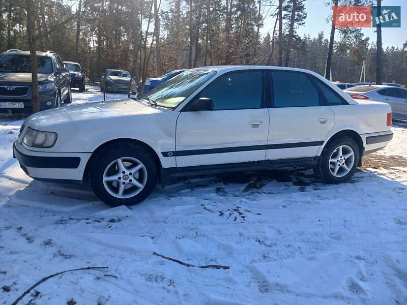 Седан Audi 100 1993 в Обухове