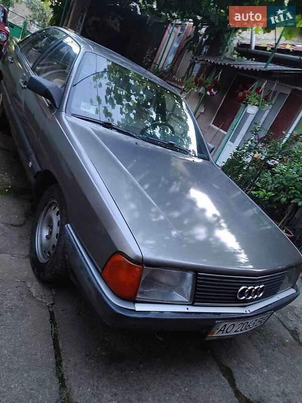 Универсал Audi 100 1985 в Ужгороде