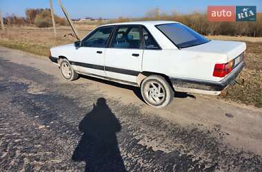 Седан Audi 100 1988 в Луцьку