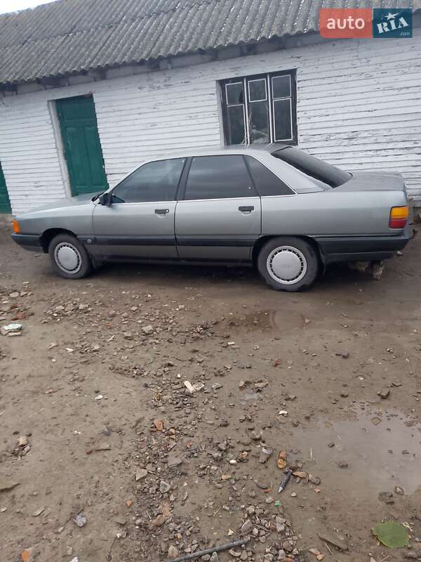 Седан Audi 100 1989 в Володимирі