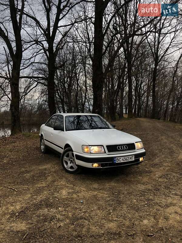 Седан Audi 100 1992 в Долине