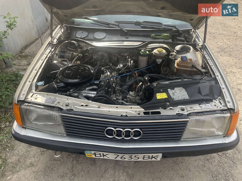 Седан Audi 100 1989 в Ровно