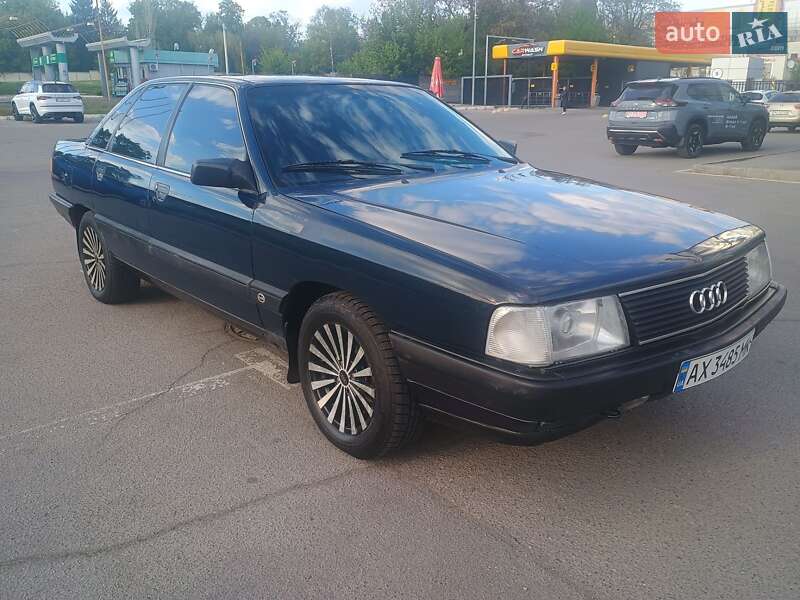 Седан Audi 100 1990 в 
