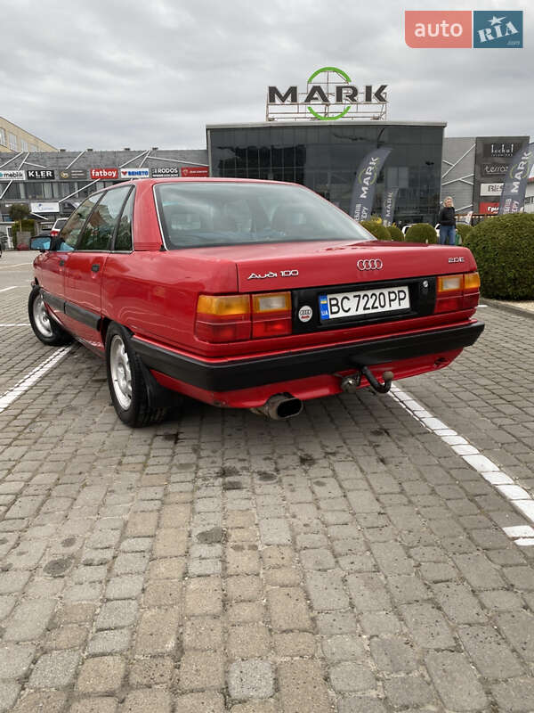 Седан Audi 100 1988 в Львові