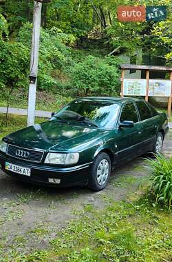 Седан Audi 100 1993 в Каневі