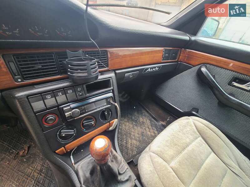 Седан Audi 100 1990 в Черновцах