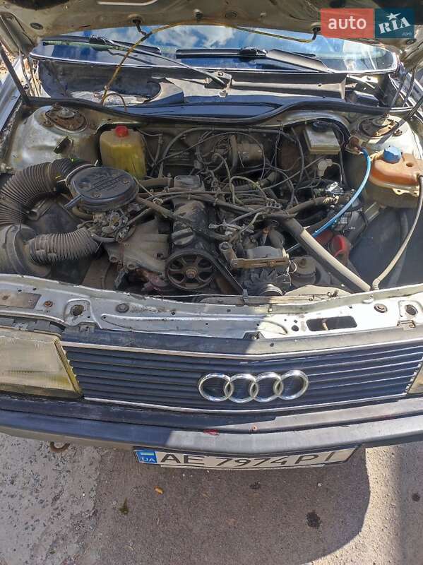 Седан Audi 100 1985 в Дніпрі