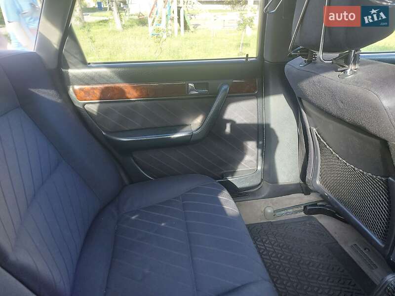 Седан Audi 100 1993 в Харькове