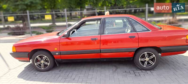 Седан Audi 100 1991 в Кременчуці
