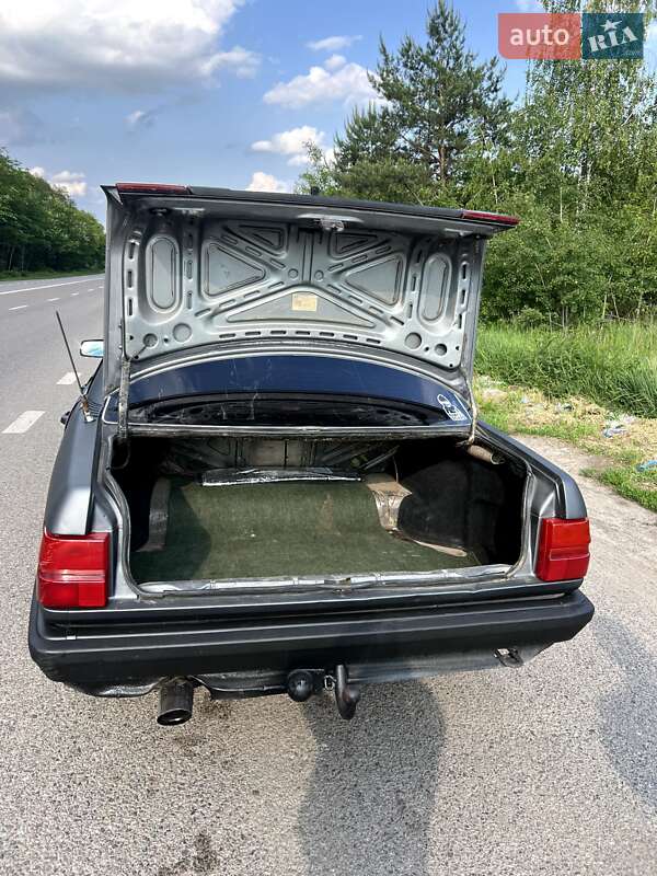 Седан Audi 100 1983 в Володимирі