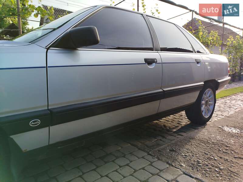 Седан Audi 100 1989 в Мукачево