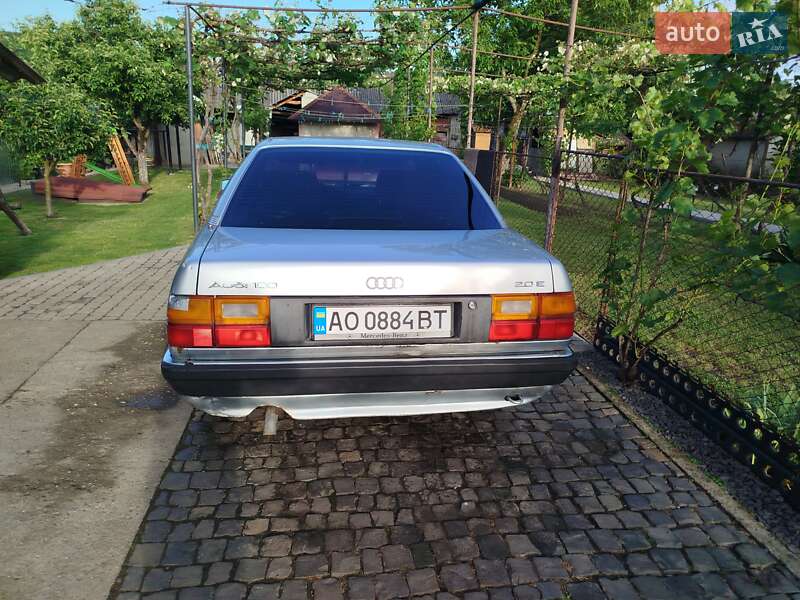Седан Audi 100 1989 в Мукачево