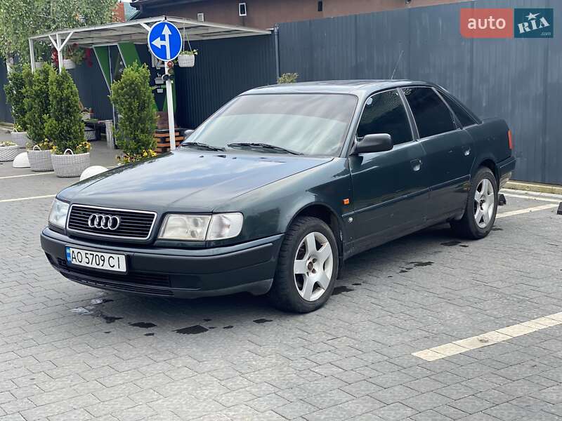 Седан Audi 100 1993 в Великому Березному