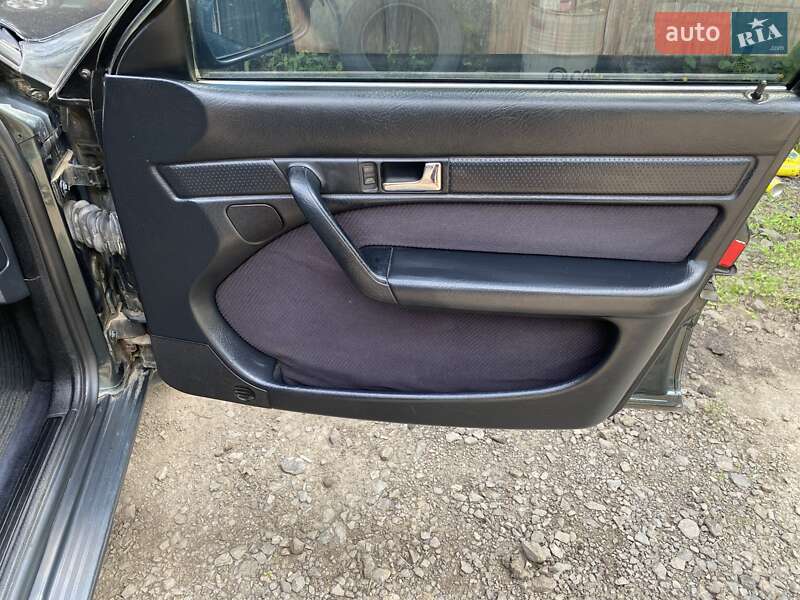 Седан Audi 100 1993 в Великому Березному