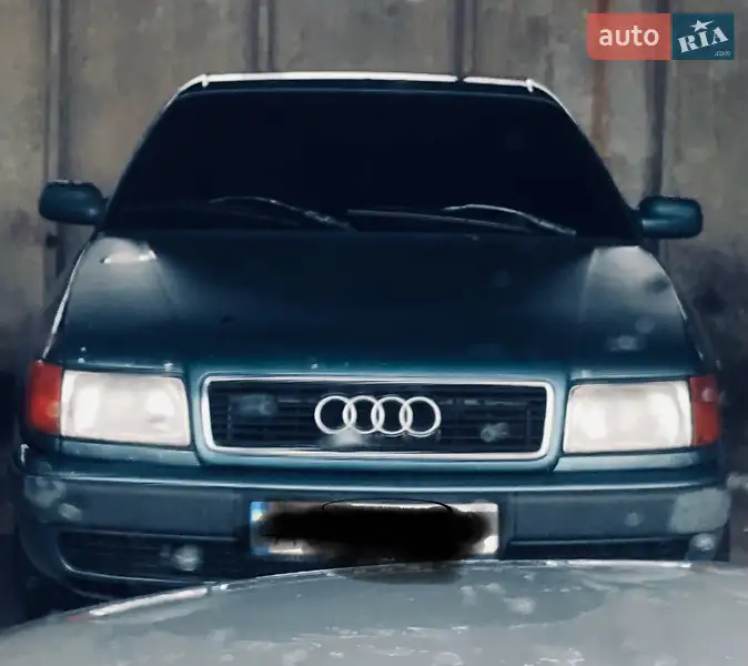 Audi 100