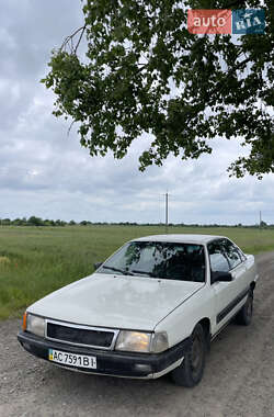 Седан Audi 100 1989 в Голобах