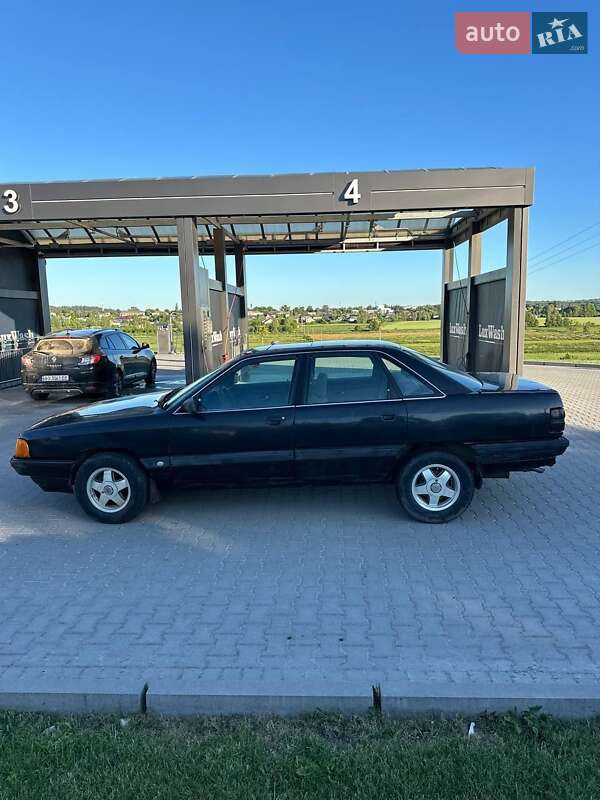 Седан Audi 100 1989 в Шумську