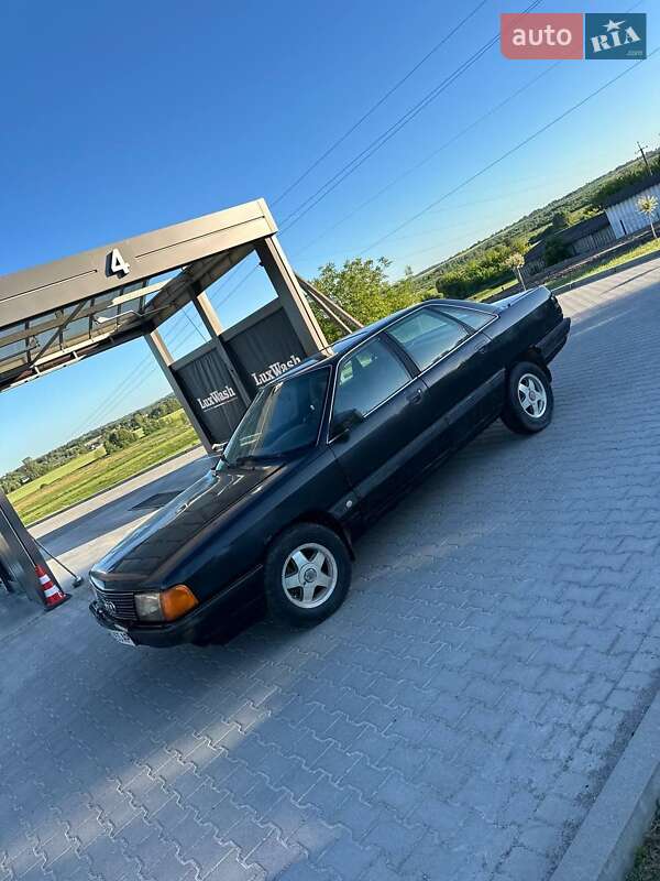 Седан Audi 100 1989 в Шумську