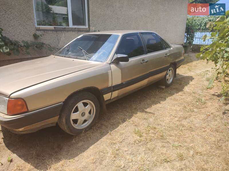 Седан Audi 100 1983 в Великом Березном фото 4 Седан Audi 100 1983 в Великом Березном