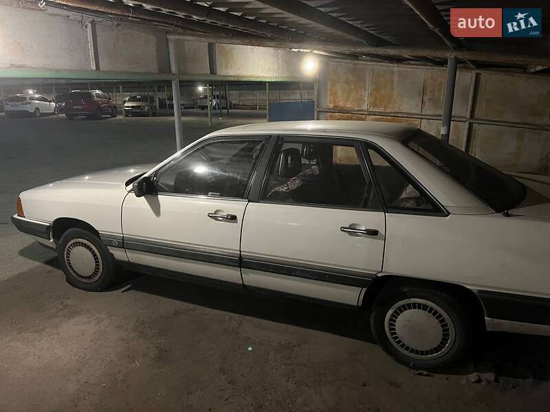 Седан Audi 100 1985 в Каменском