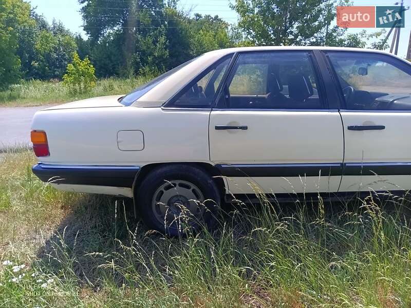 Седан Audi 100 1986 в Козятині