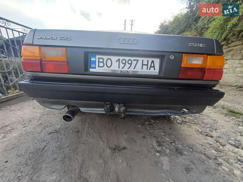 Седан Audi 100 1988 в Борщеве