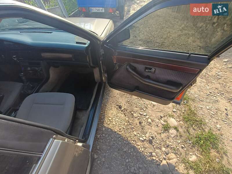 Седан Audi 100 1988 в Борщеве