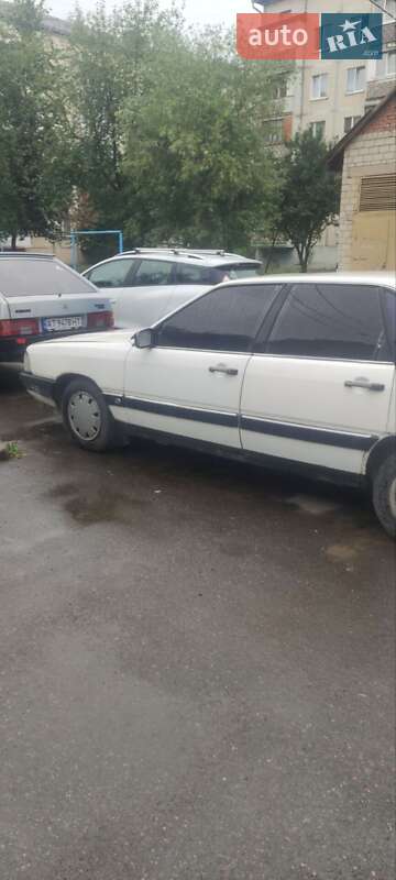 Седан Audi 100 1986 в Ивано-Франковске