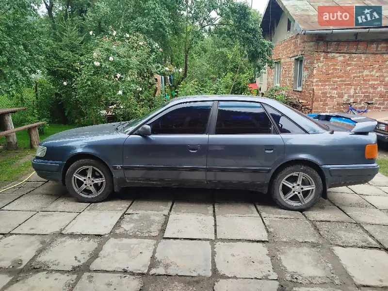 Audi 100