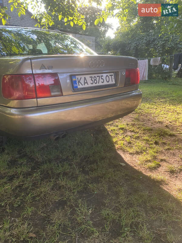 Audi 100