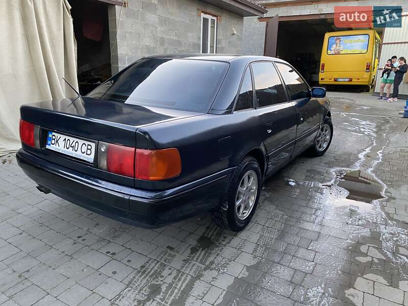 Седан Audi 100 1992 в Ровно