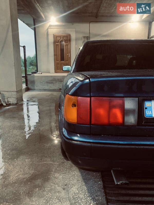 Седан Audi 100 1992 в Черновцах