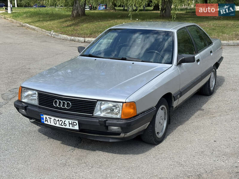 Седан Audi 100 1984 в Ивано-Франковске